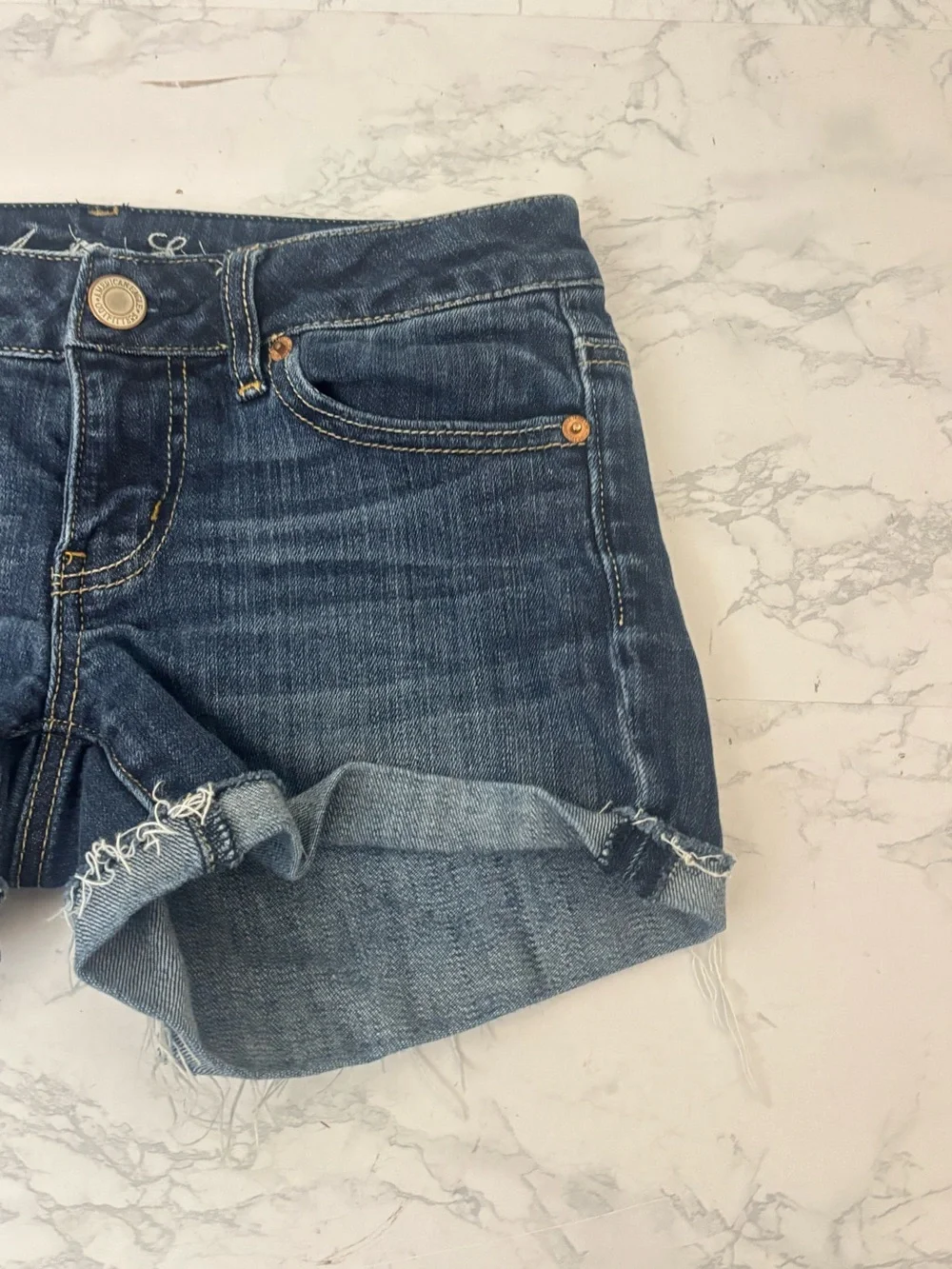 American Eagle Low Rise Shortie Distressed Denim Shorts Women’s Sz 2 Stretch